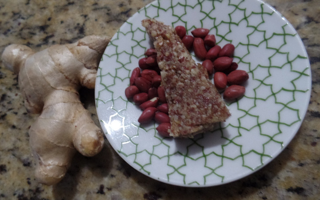 Doce de amendoim com gengibre