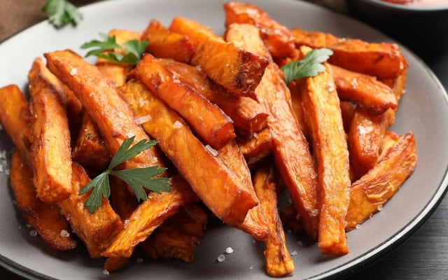 Palitos de cenoura crocantes na airfryer, saudáveis e fáceis