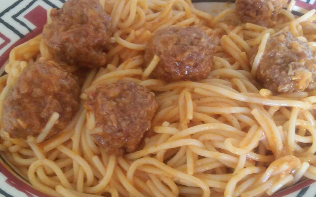 Espaguete com amôndegas