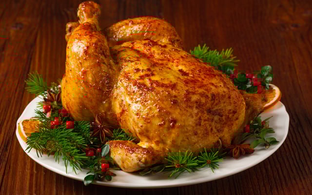 Peru de Natal temperado assado e com decoração festiva