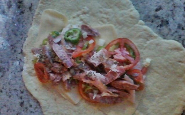 Pão de cebola e calabresa