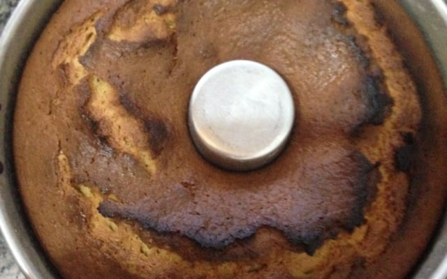 Bolo de fubá com erva doce