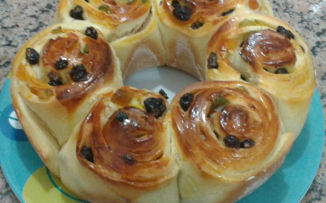 Rosca de frutas cristalizadas com uva passas