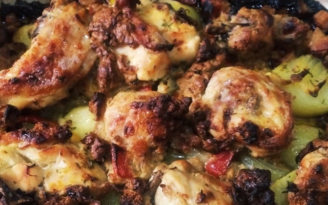 Frango assado com creme de cebola