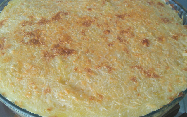 Escondidinho de carne seca com mandioca e catupiri