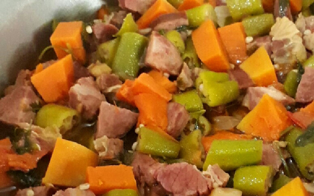 Cortadinho de abóbora e quiabo