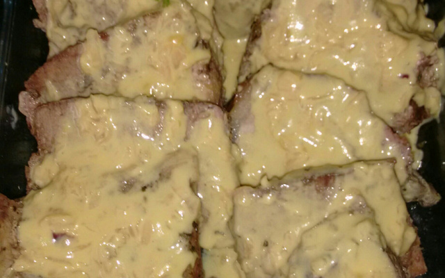 Lombo assado ao vinho com molho especial