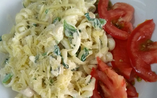 Macarrão com espinafre