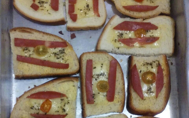 Sanduíche aberto de forno