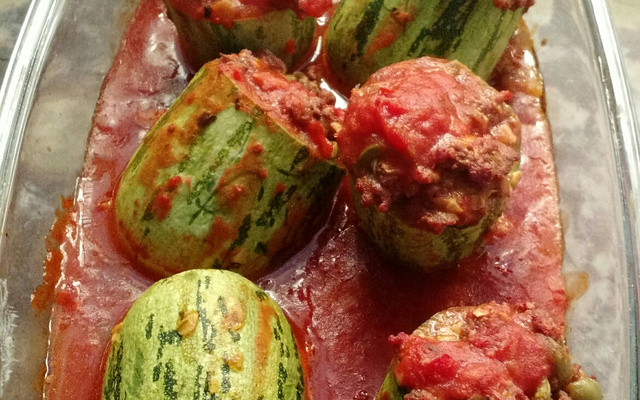 Abobrinha recheada com carne moída