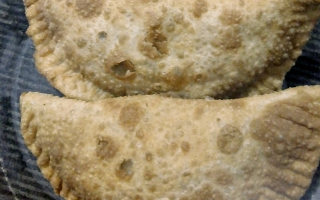 Massa de pastel com creme de leite e farinha