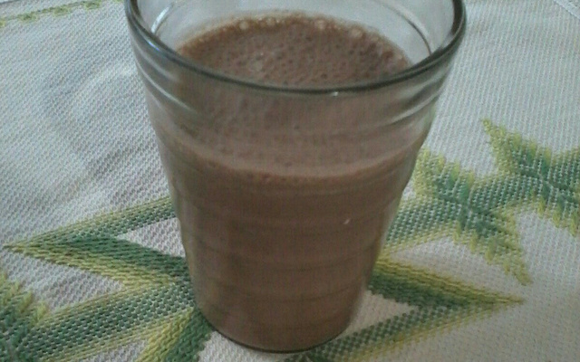 Batida de frutas e chocolate