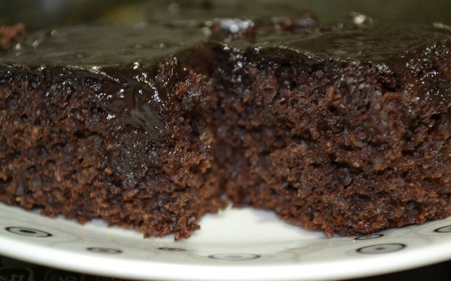 Bolo de chocolate surpresa (beterraba)