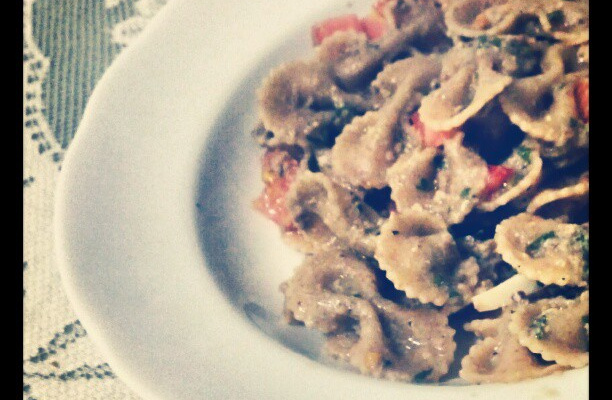Farfalle com Sardinha e Tomate
