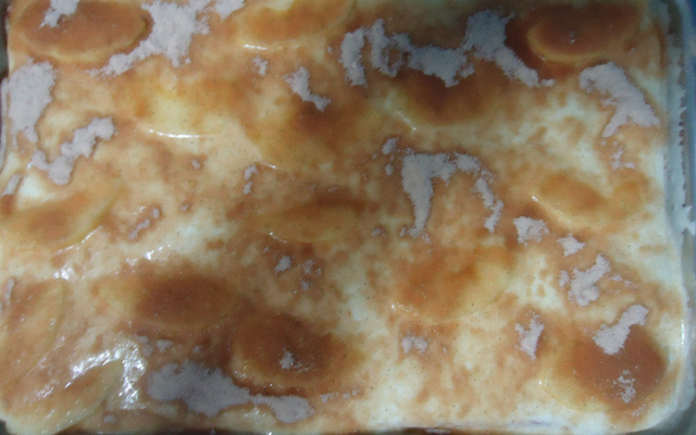 Bolo de maçã e canela com cobertura