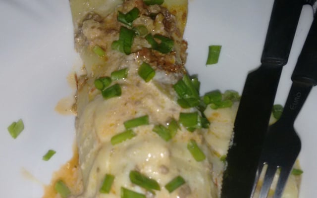 Panqueca de carne moída com molho branco