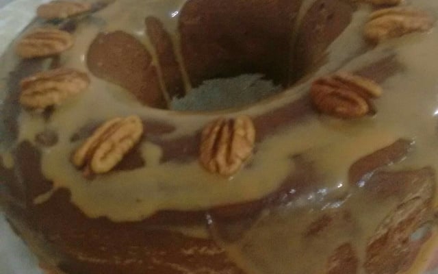 Bolo de nozes com doce de leite