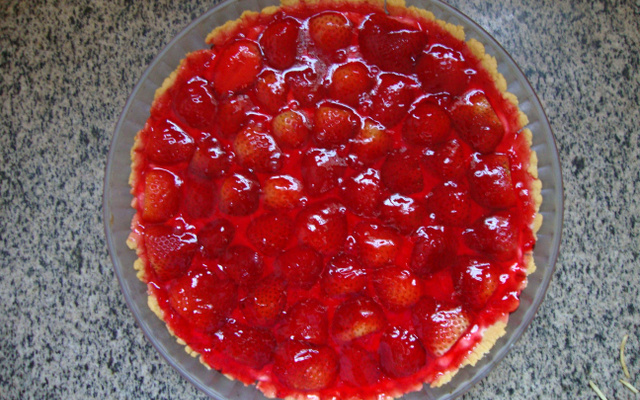 Torta de morango fácil e apetitosa