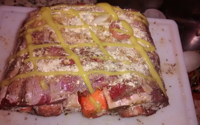 Contra-filé recheado com mostarda e creme de cebola