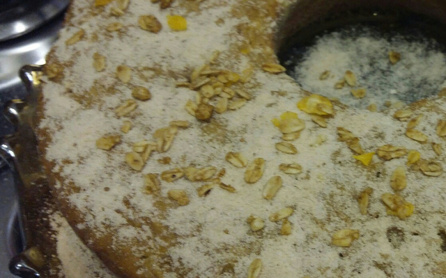 Bolo de granola com maçã e banana