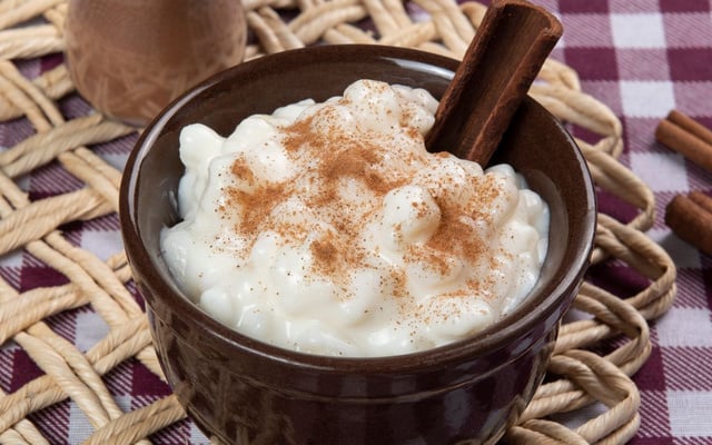 Canjica vegana doce e cremosa sem leite de vaca e com canela
