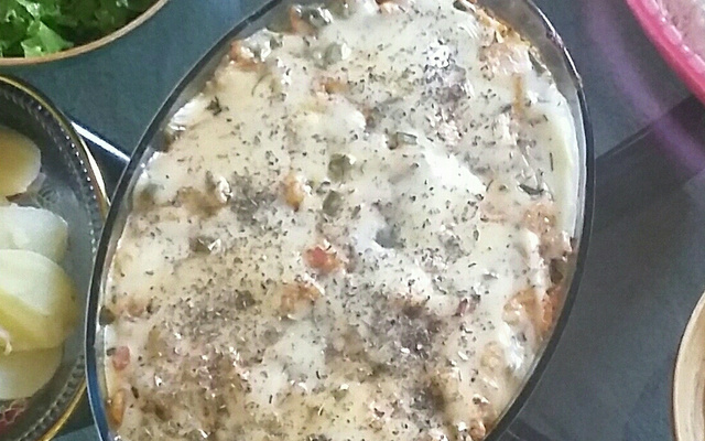 Merluza com molho de camarão no forno