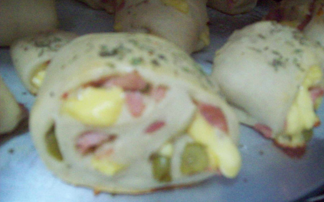 Pãezinhos de presunto e queijo