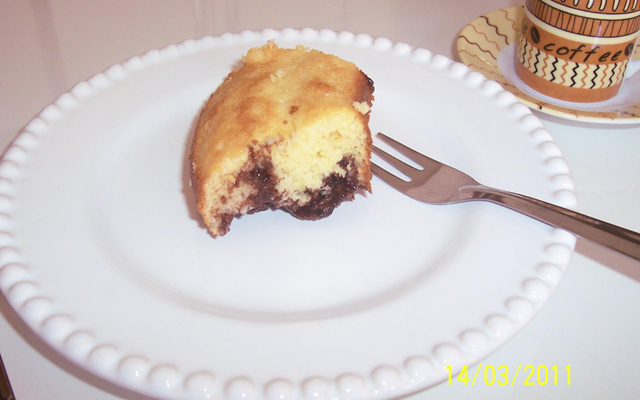 Bolo de fubá com creme de chocolate By Paula