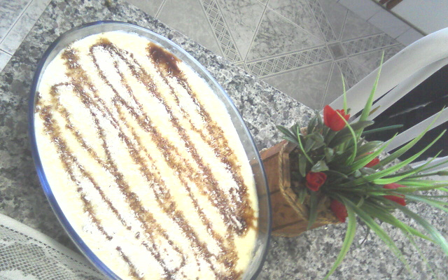 Pavê de coco com biscoito de chocolate