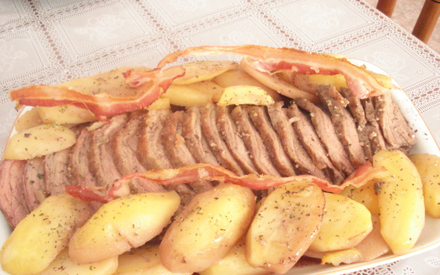 Picanha de forno com batatas