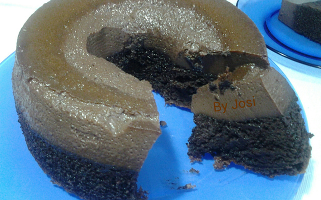 Bolo com pudim chocolate