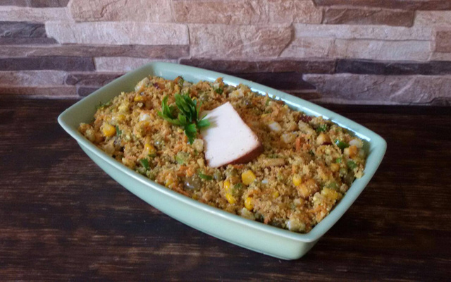 Farofa vegetariana com ricota defumada