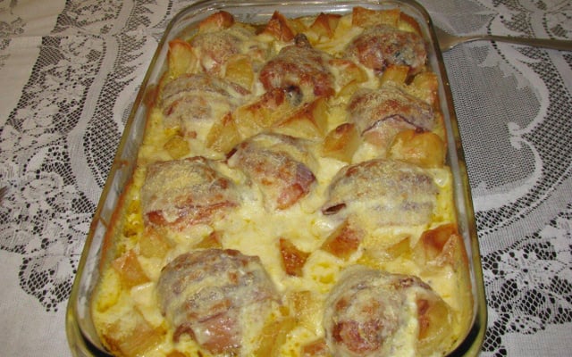 Coxa de frango ao requeijão e bacon