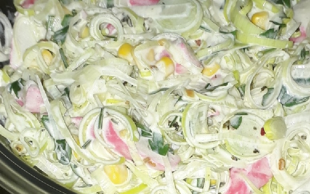 Salada de alho poró e kani