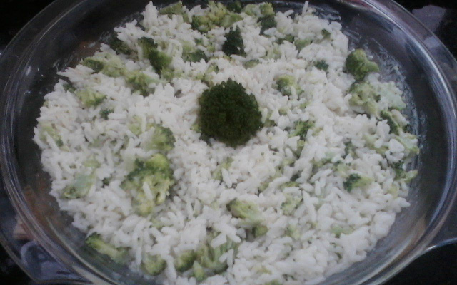 Risoto de brócolis, arroz comum e bacon