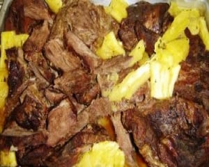 Carne assada com mandioca