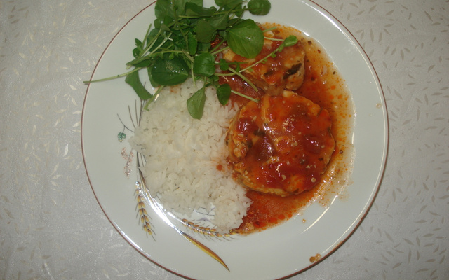 Cação ao molho vermelho