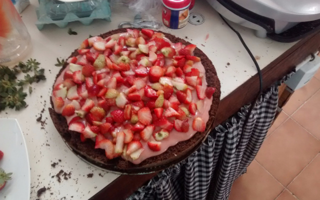 Bolo de chocolate com morango