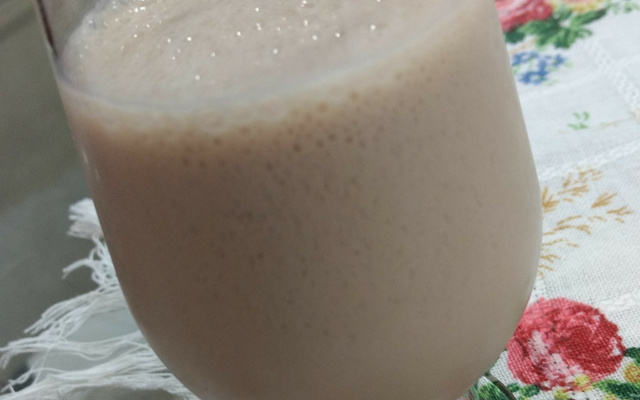 Pau na coxa (vinho com leite condensado)