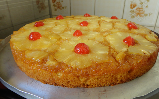 Bolo de abacaxi caramelizado