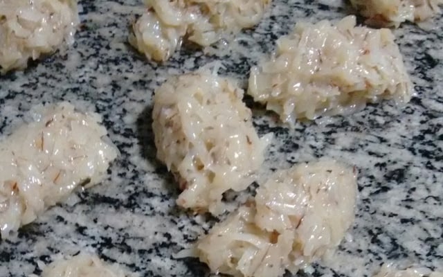 Cocadinha de leite condensado