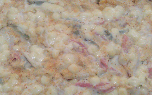 Penne colorido ao molho de camarão 5 queijos