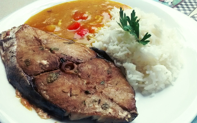 Cavala assada no micro-ondas