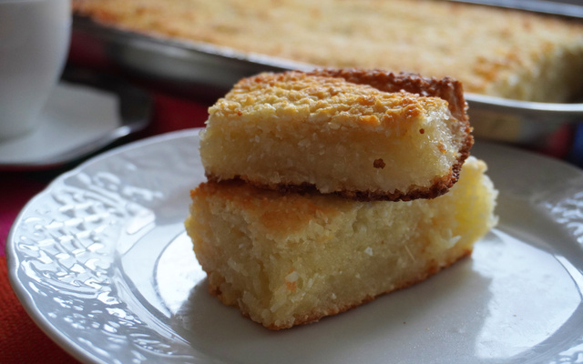 Bolo de massa de mandioca crua