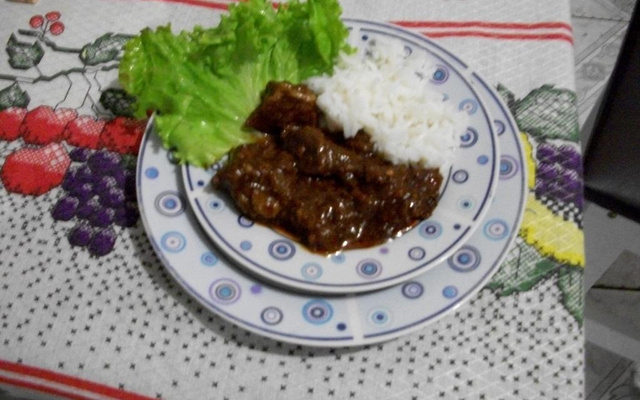 Carne de panela ao molho ferrugem