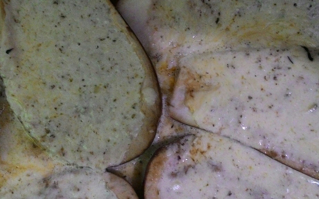 Berinjela ao forno com queijo fresco