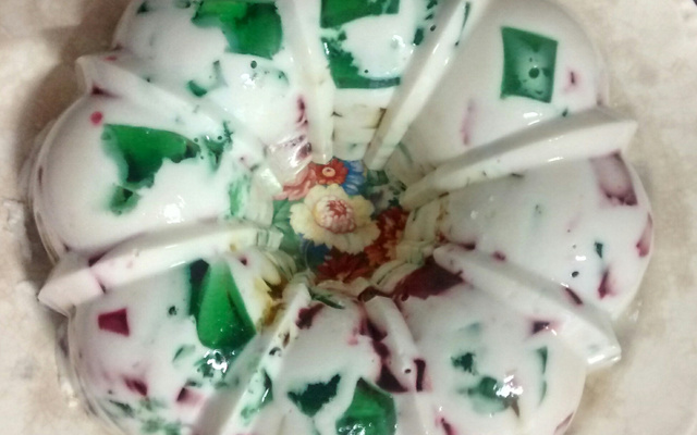 Gelatina colorida com maria-mole