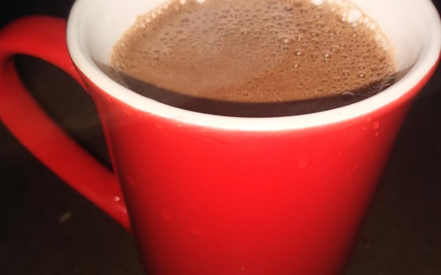 Chocolate quente com leite em pó