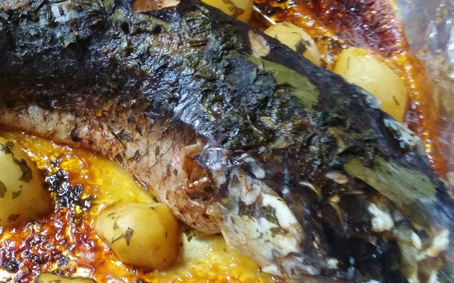 Peixe assado recheado