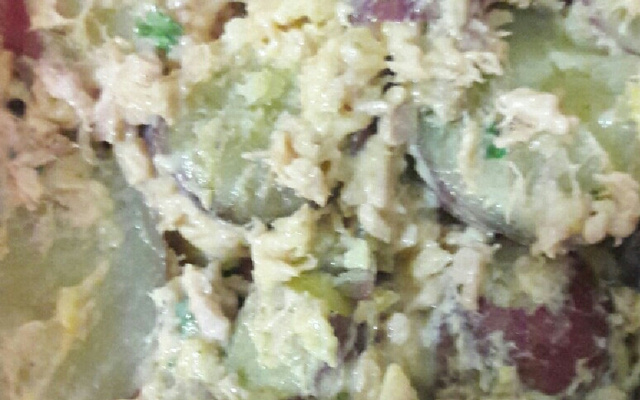 Salada de batata doce com atum e maionese
